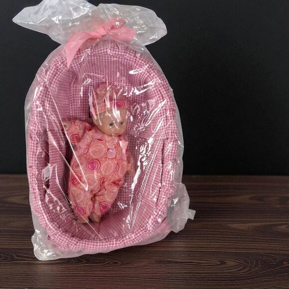 Penelope Peapod Baby Doll in Bassinet- Brand New Unopened With Tags- Collectable - Picture 6 of 14